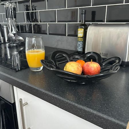 3-Bed Home From Home, Sleeps 6, Great For Contractors, Close To Gulliver'S Valley Theme Park, Free Parking, Hot Tub, Couple Retreat Sheffield Exterior photo