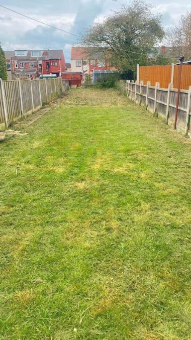 3-Bed Home From Home, Sleeps 6, Great For Contractors, Close To Gulliver'S Valley Theme Park, Free Parking, Hot Tub, Couple Retreat Sheffield Exterior photo