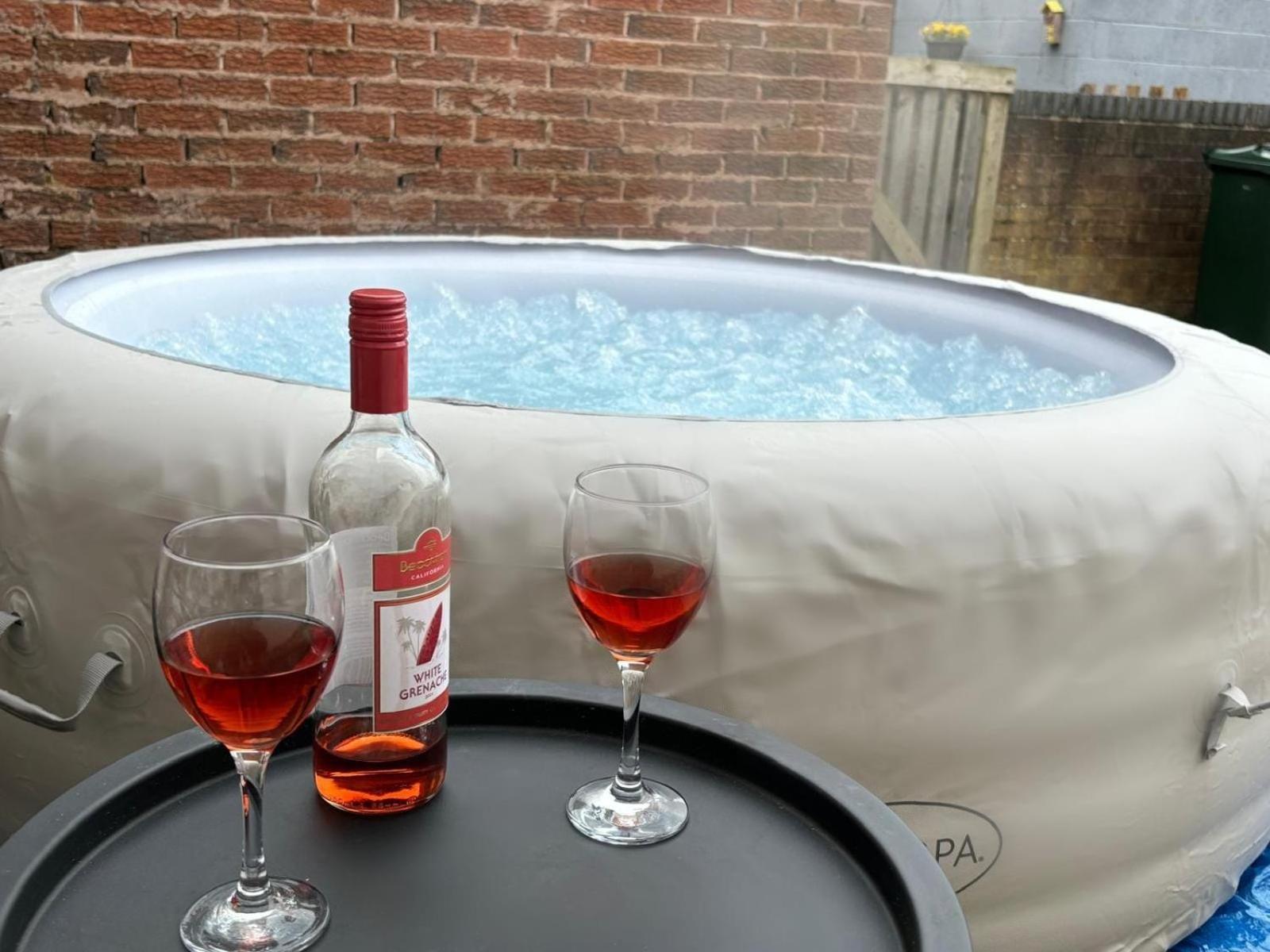 3-Bed Home From Home, Sleeps 6, Great For Contractors, Close To Gulliver'S Valley Theme Park, Free Parking, Hot Tub, Couple Retreat Sheffield Exterior photo