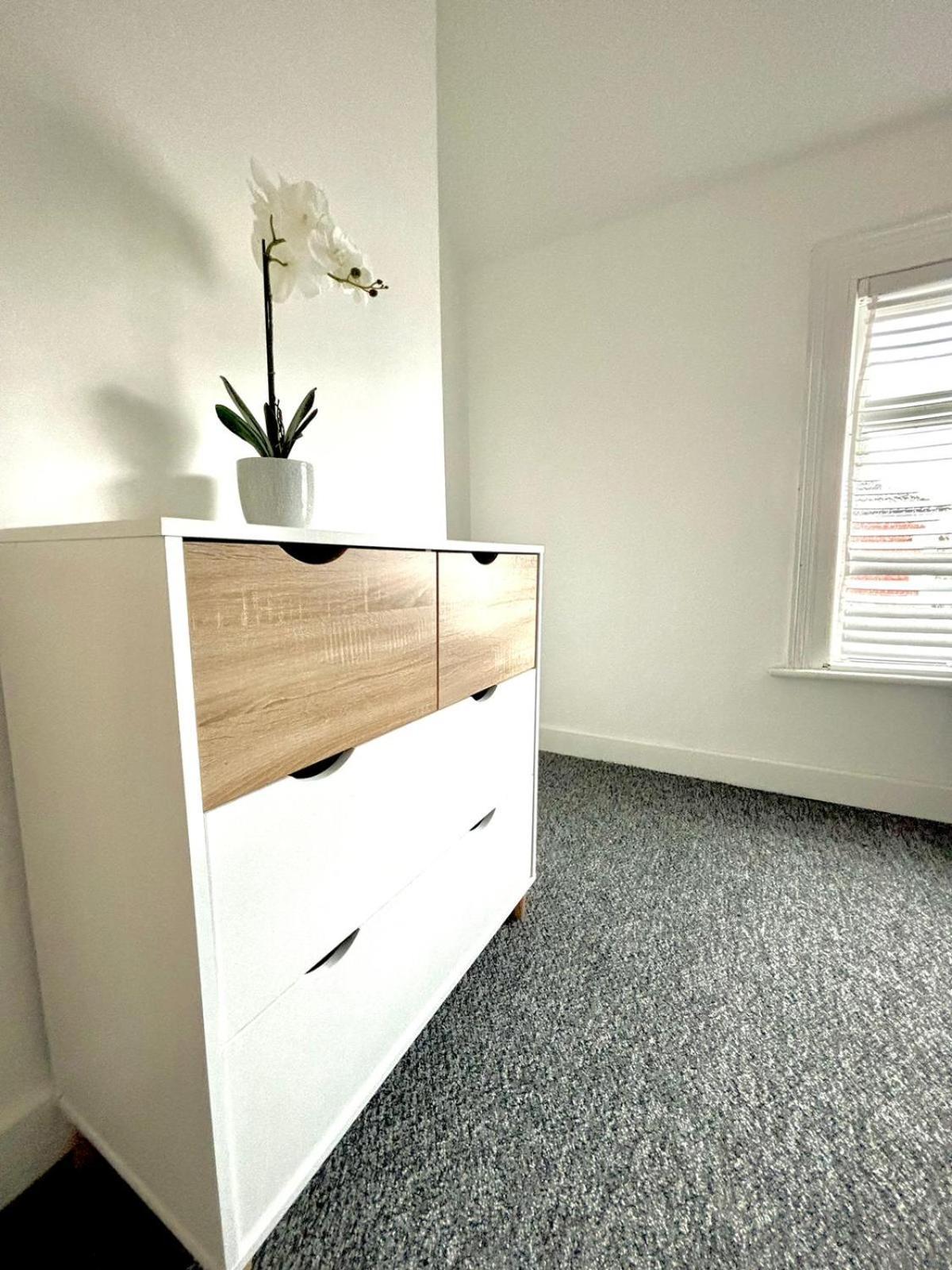 3-Bed Home From Home, Sleeps 6, Great For Contractors, Close To Gulliver'S Valley Theme Park, Free Parking, Hot Tub, Couple Retreat Sheffield Exterior photo
